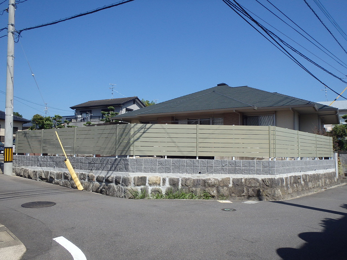 　62　和風の壁が洋風に早変わり！フェンスの一部が壊れたので全てを交換しました。