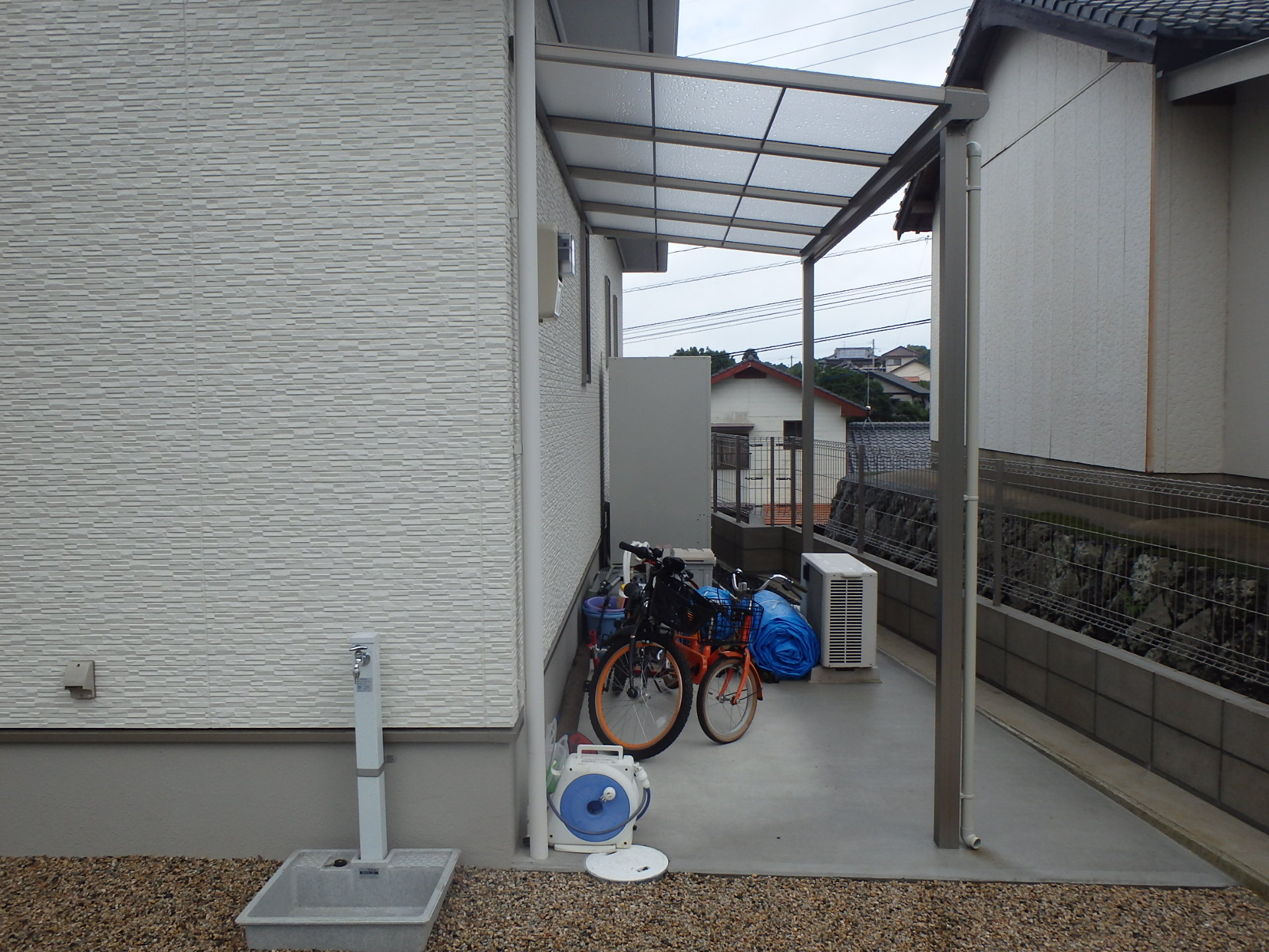 　72　テラスの下には自転車も停めることができます。