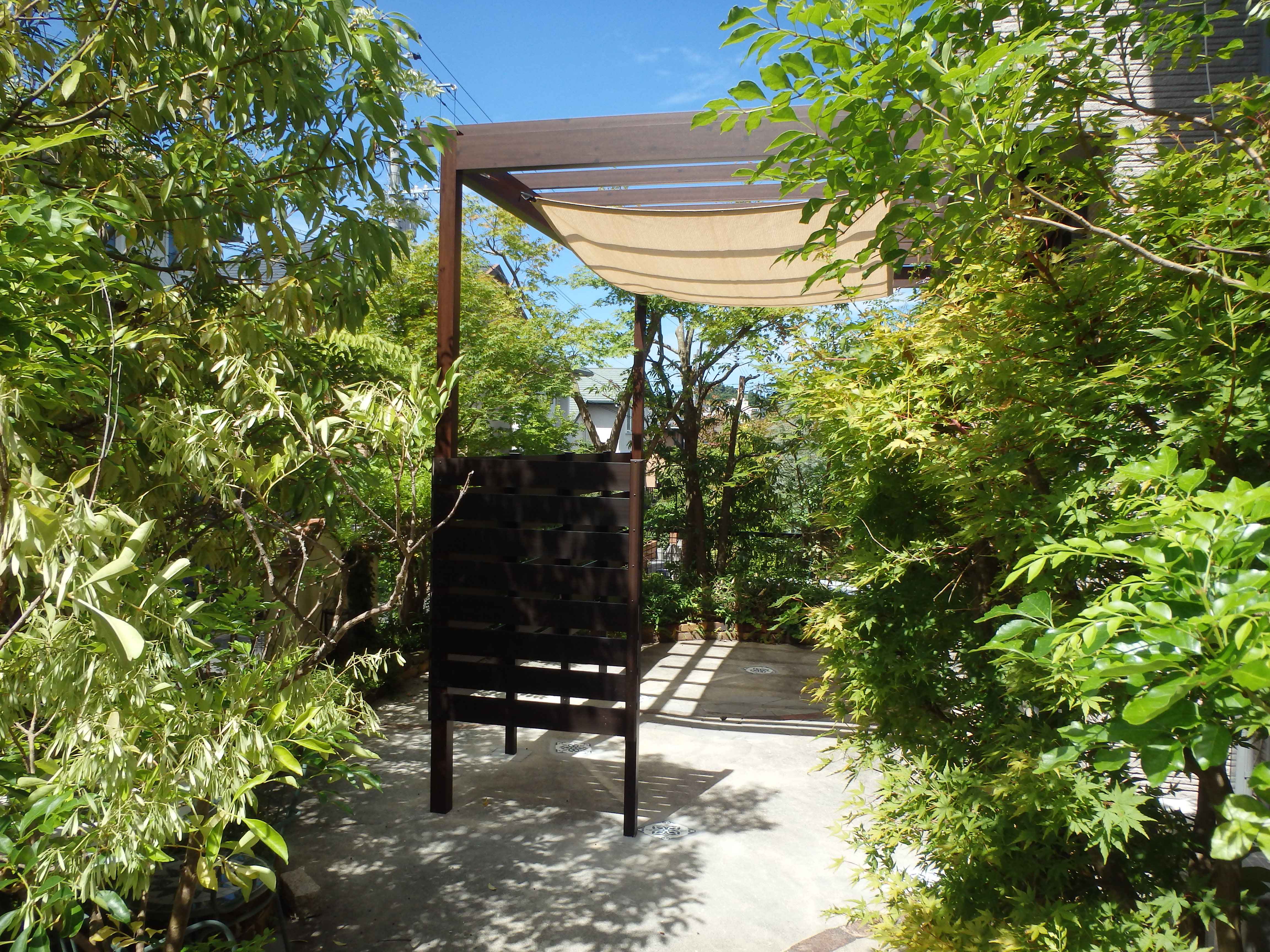 　78　柔らかな日差しがあたるような、自然な感じのテラス。