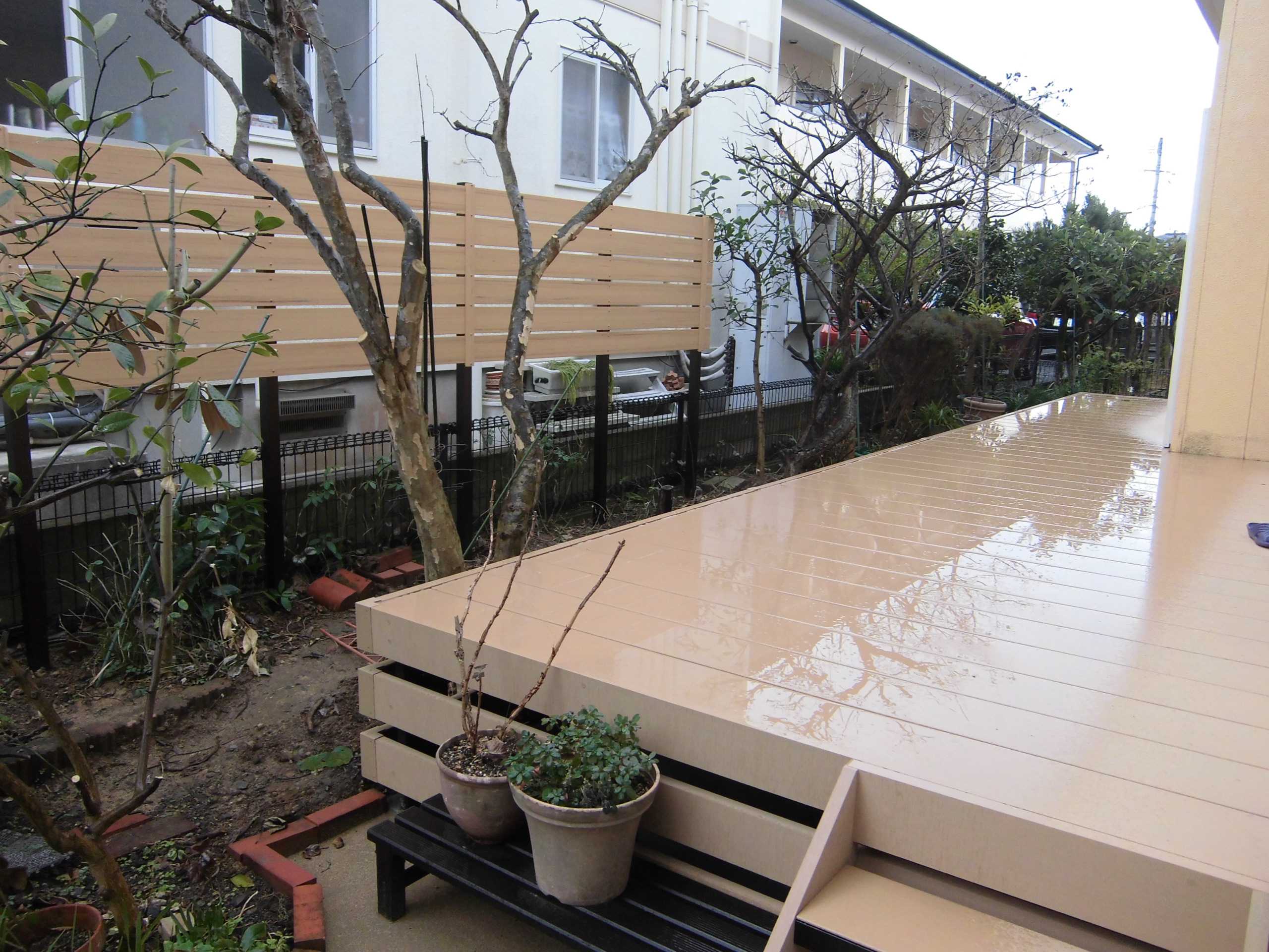 　87佐世保市　広いデッキで何をしよう、バーベキュー？