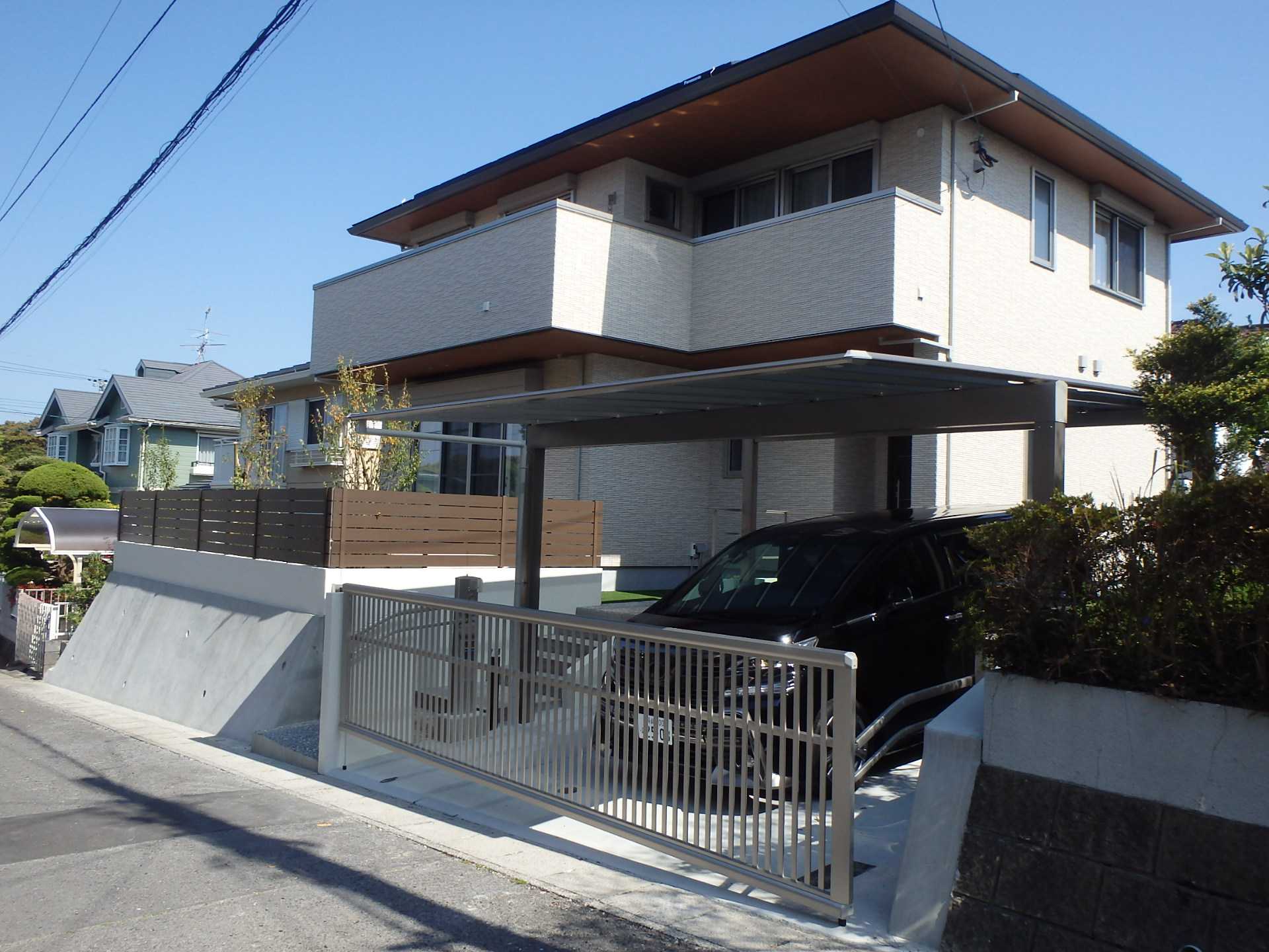 　93長崎市　オーバーゲートで防犯もバッチリ、全体的におしゃれな建物に。