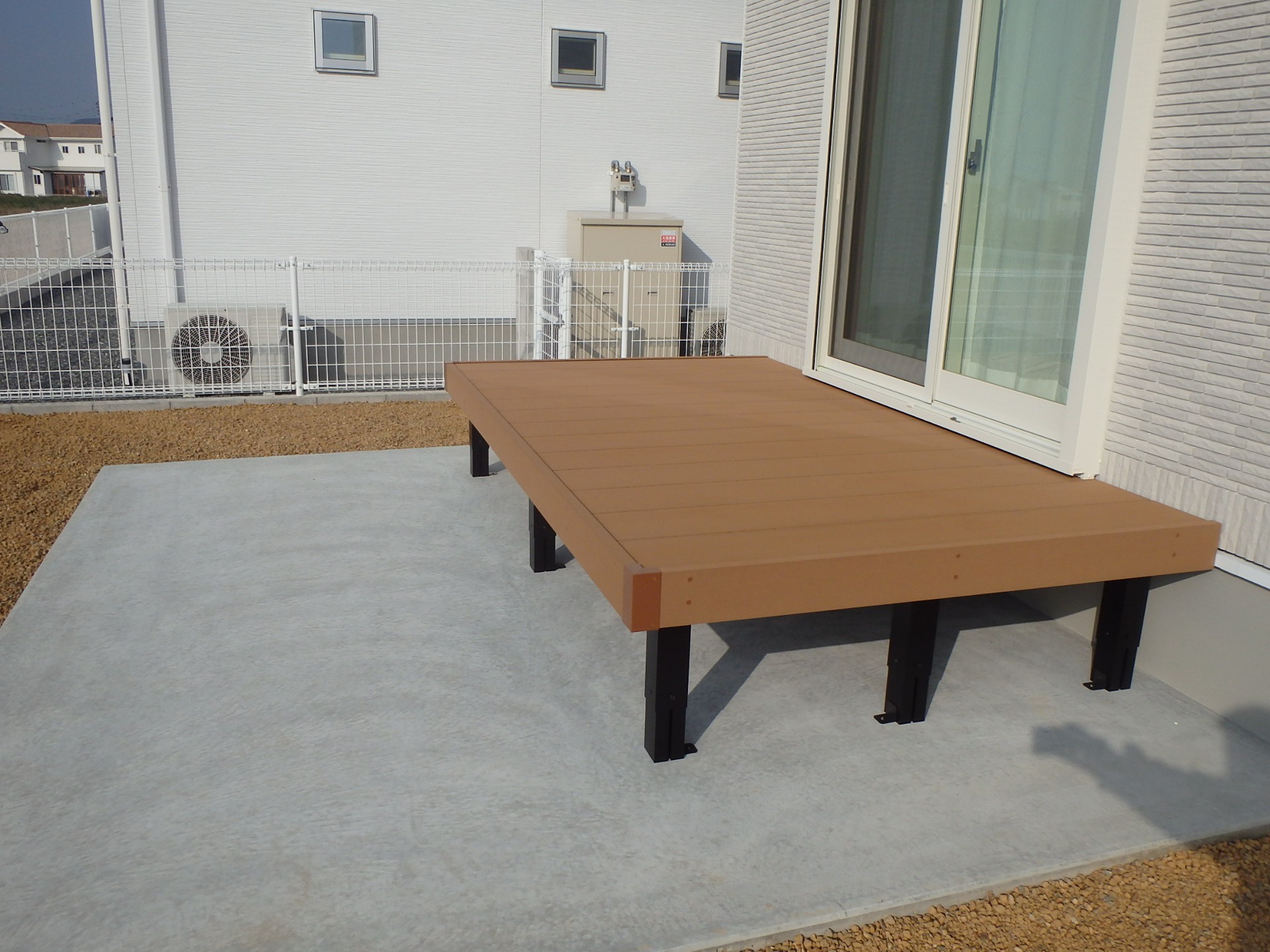 　106　デッキスペースでお庭を眺めて。