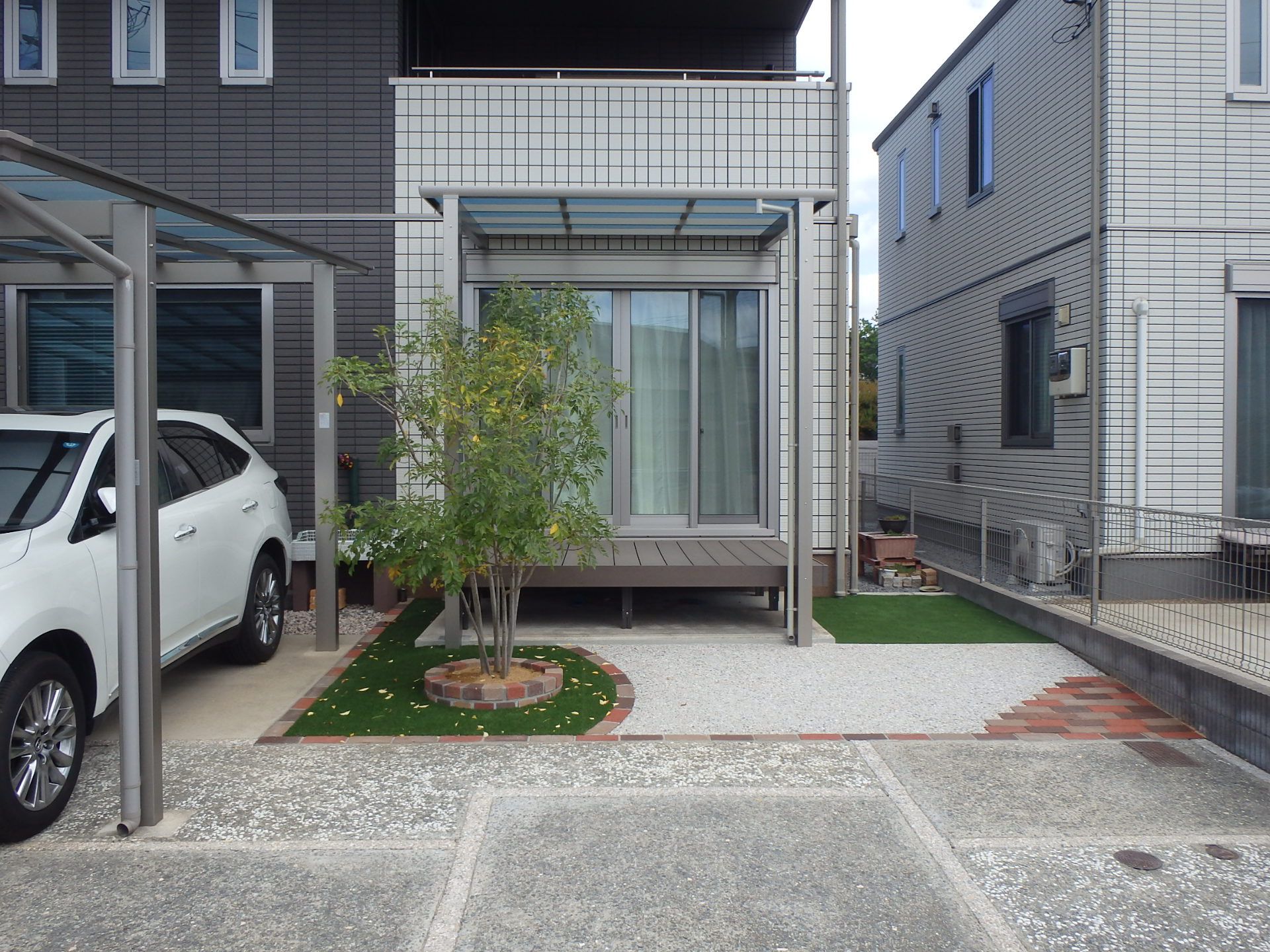 　116　シンボルツリーのある駐車場、全体的にやわらかくなりました。