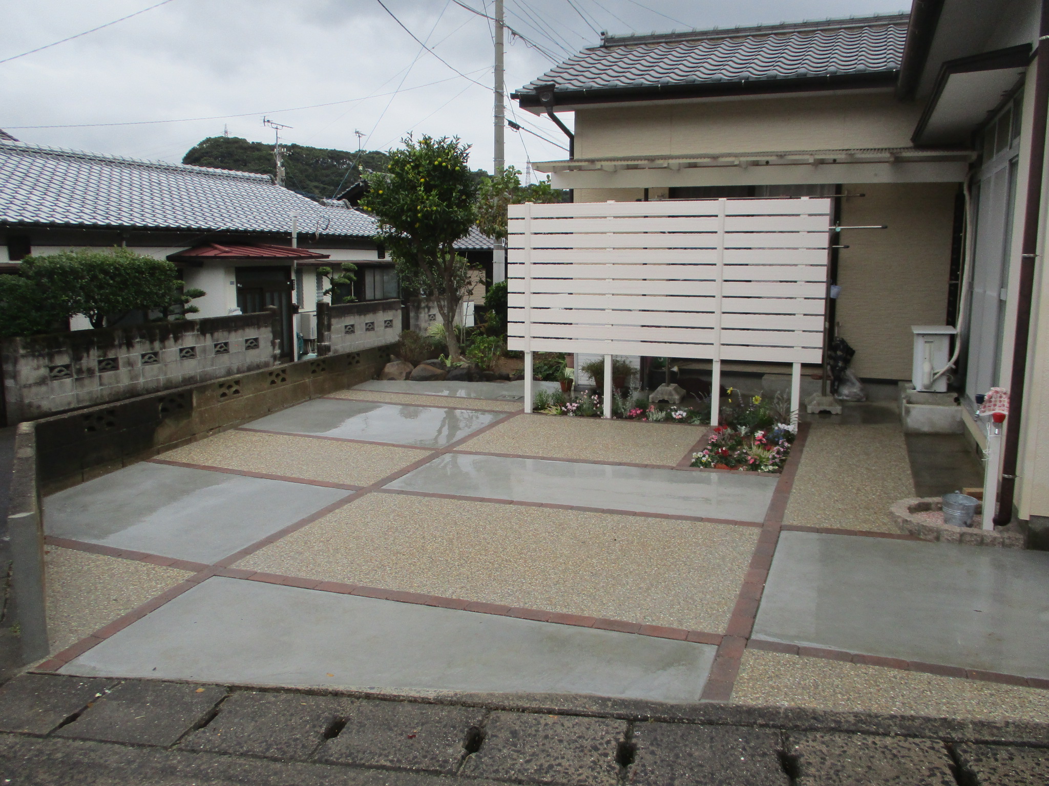 　127佐世保　車庫スペースと目隠しフェンスでデザインしました。