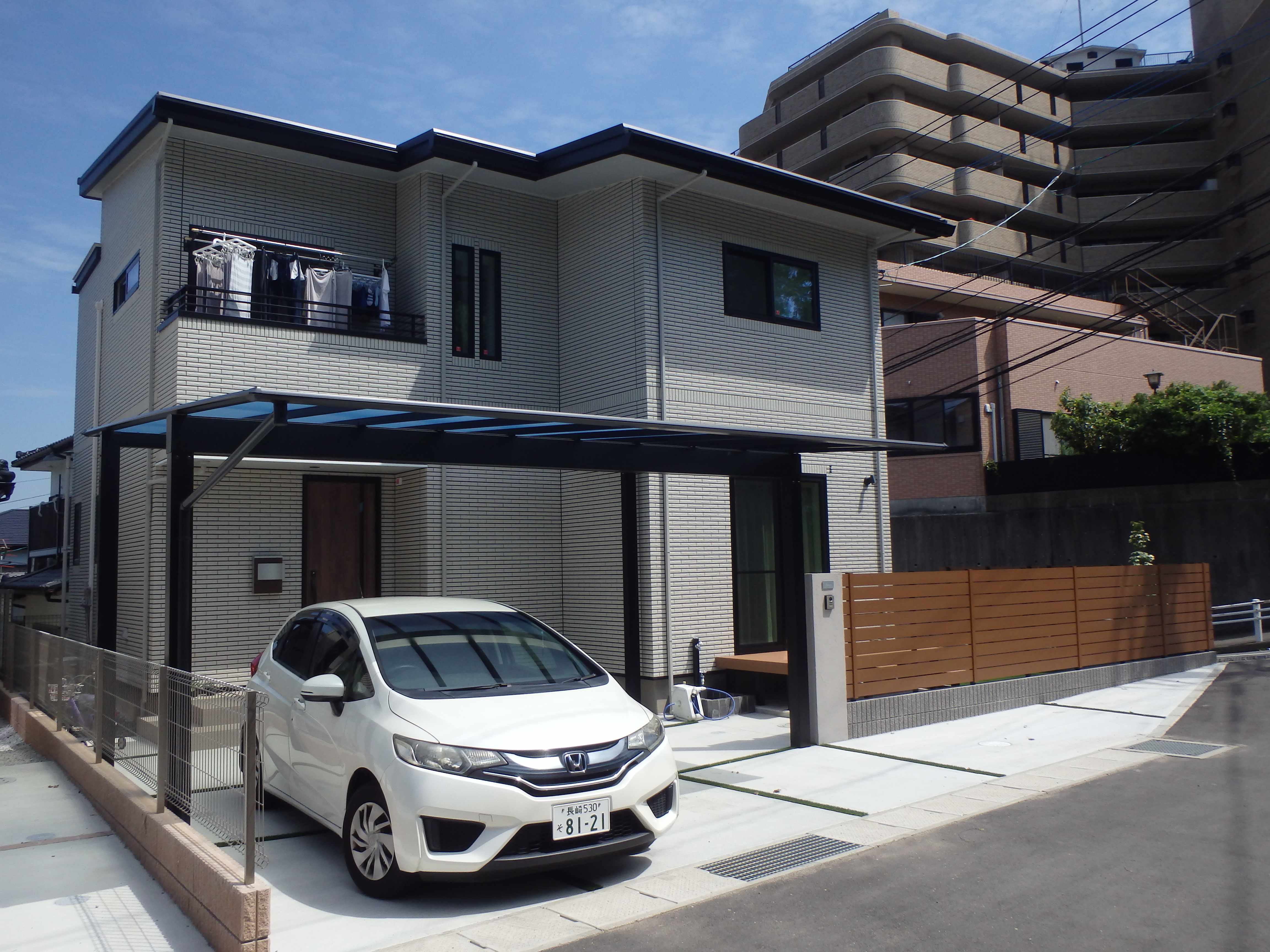 　136　カーポートと駐車スペース、ゆとりのある空間に仕上げました。