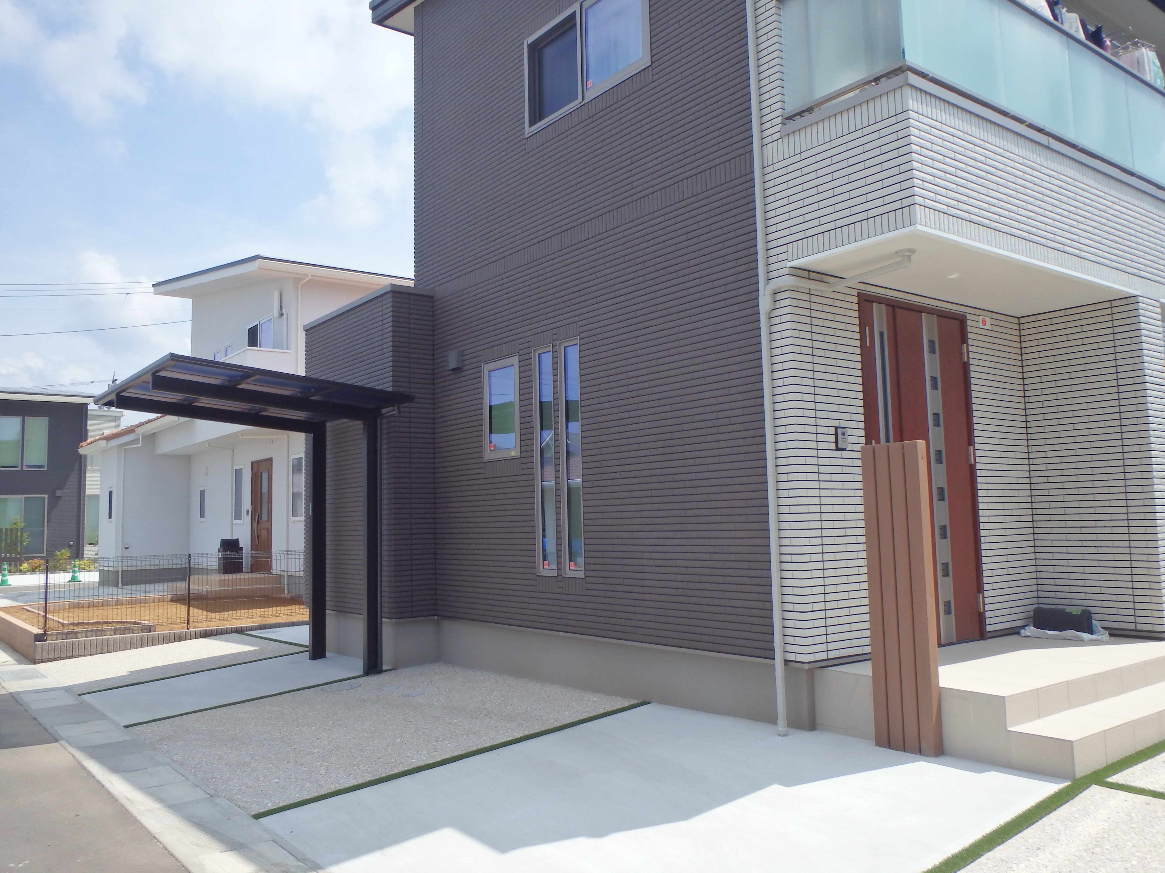 　137　広い駐車場に仕上げました。自転車用のポートも設置です。