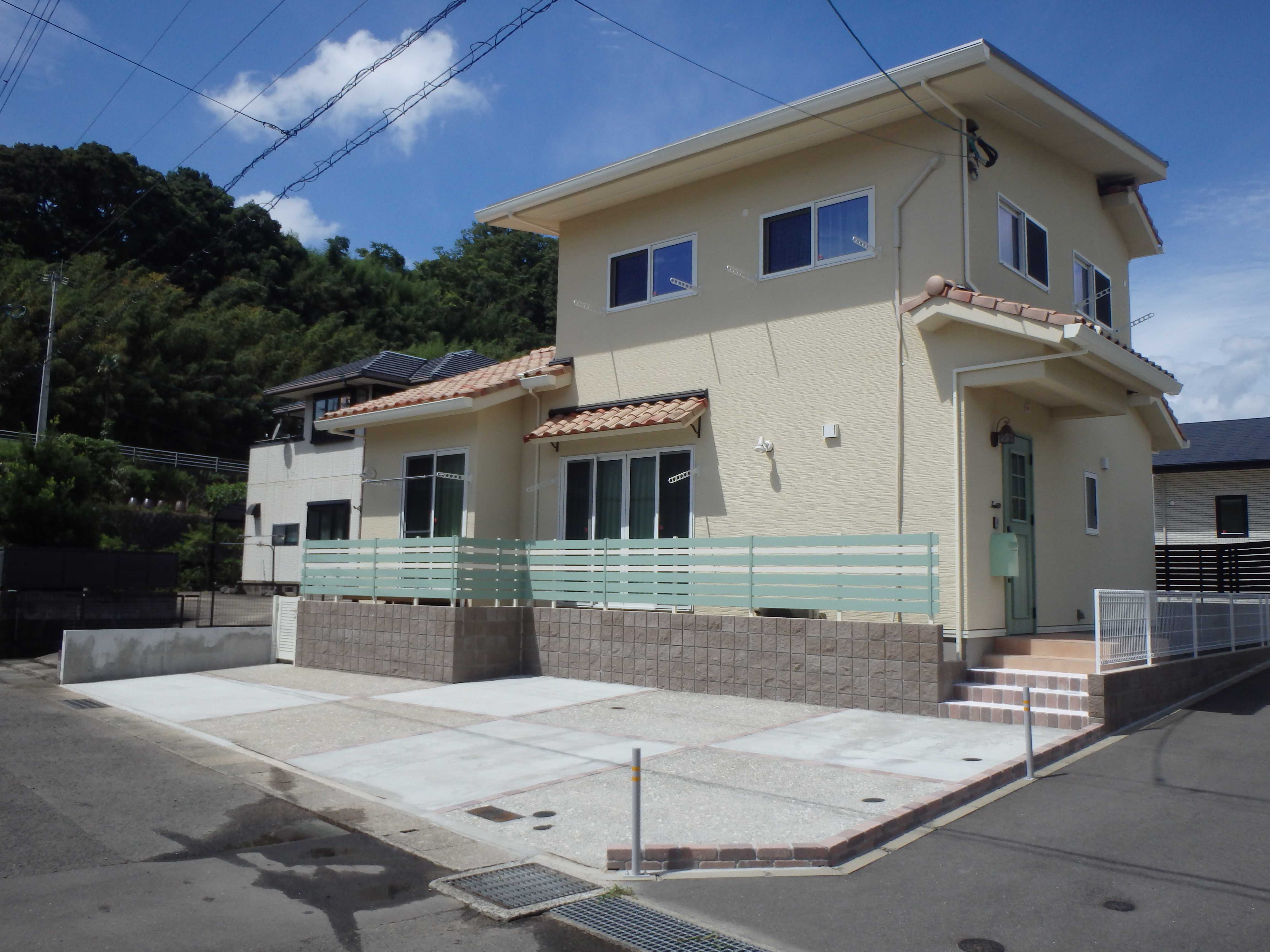 　139長崎市　ゆとりある車庫スペース、子供の車が一台増えても大丈夫。
