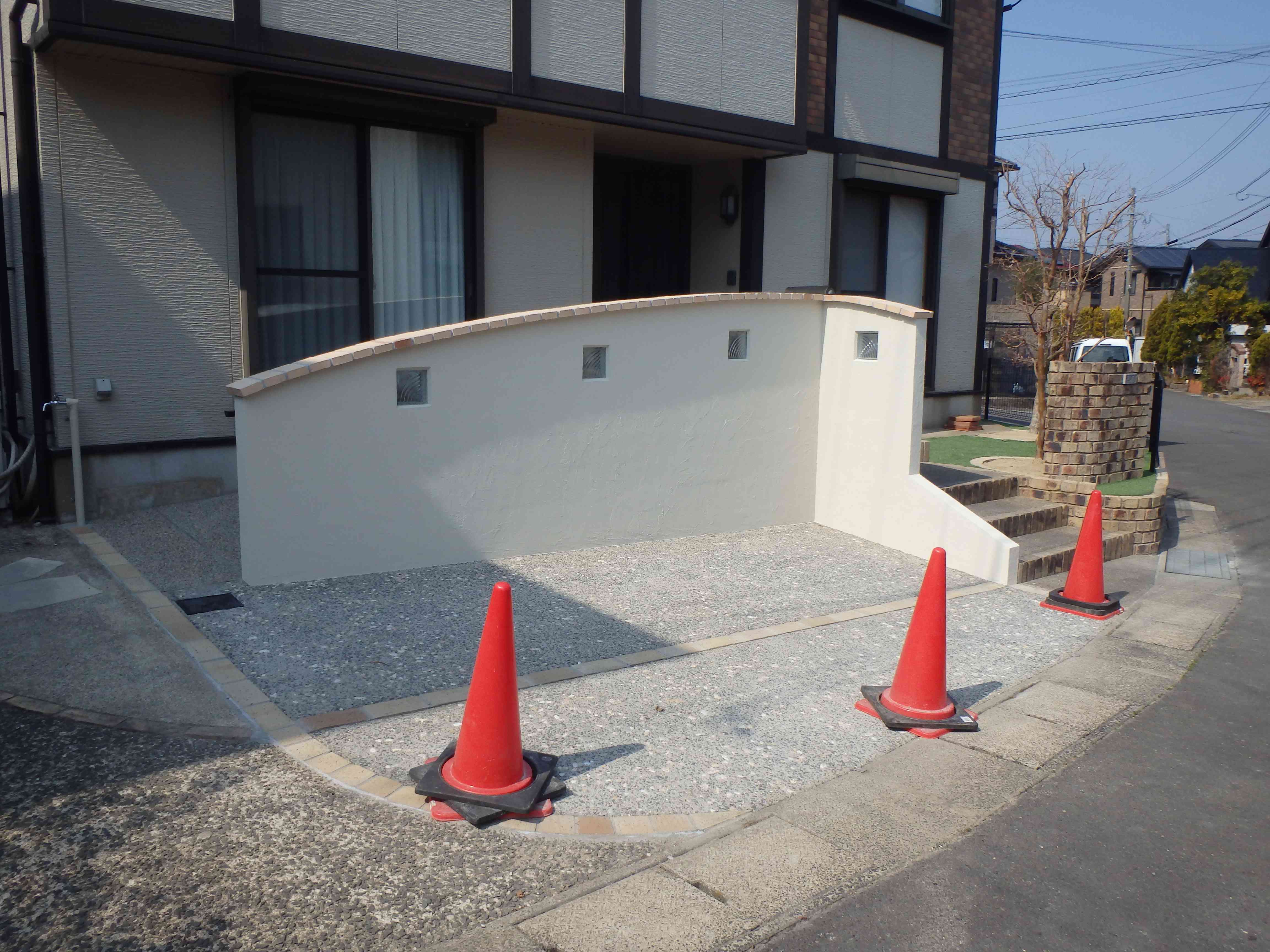 　189　手に負えなくなってきた木々や雑草もこの通りスッキリ、駐車スペースも広がり全体的にとてもおしゃれです。