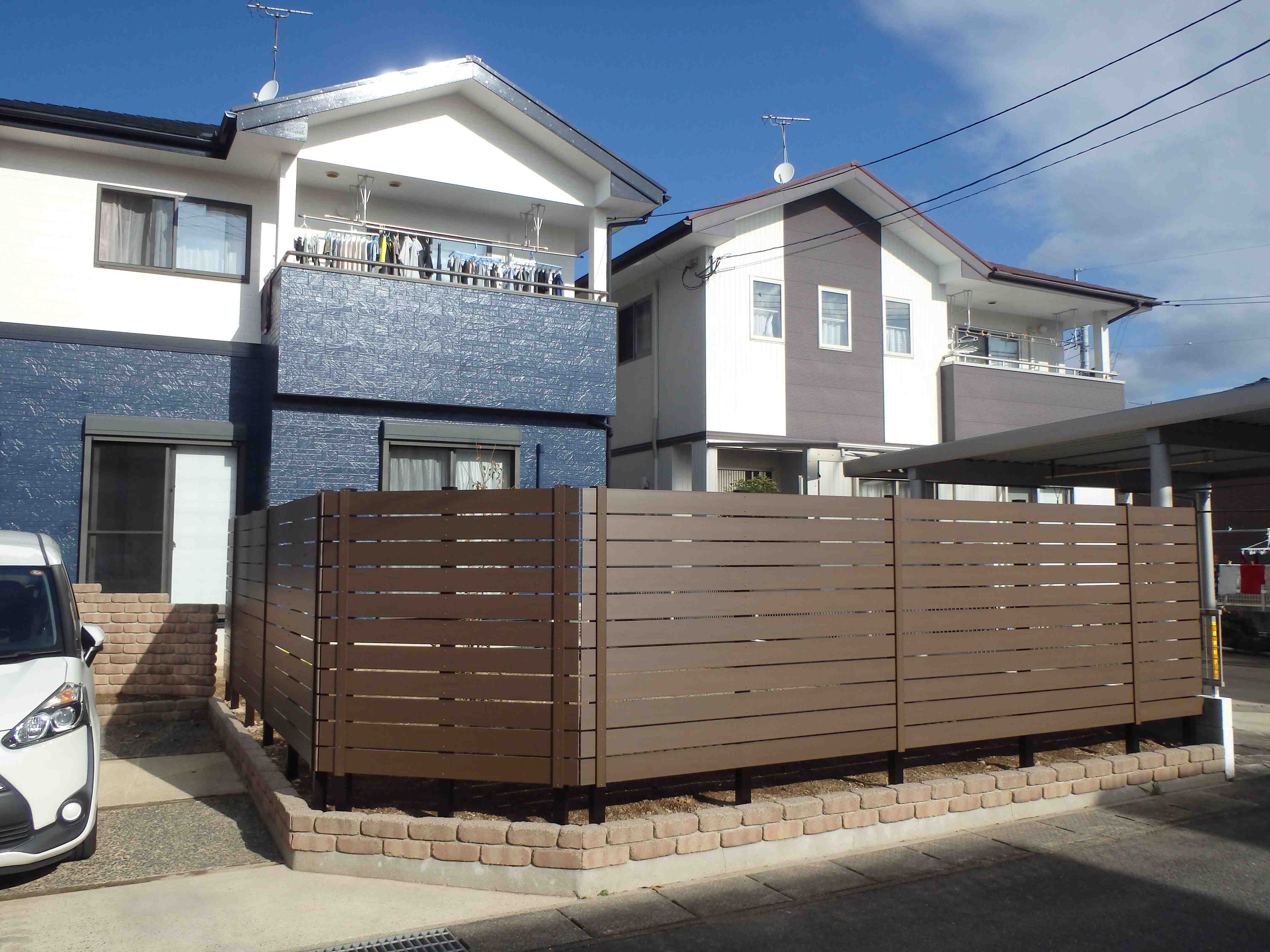 　208　道路から見ても内から見てもスッキリ、剪定の手間もなくなりました。