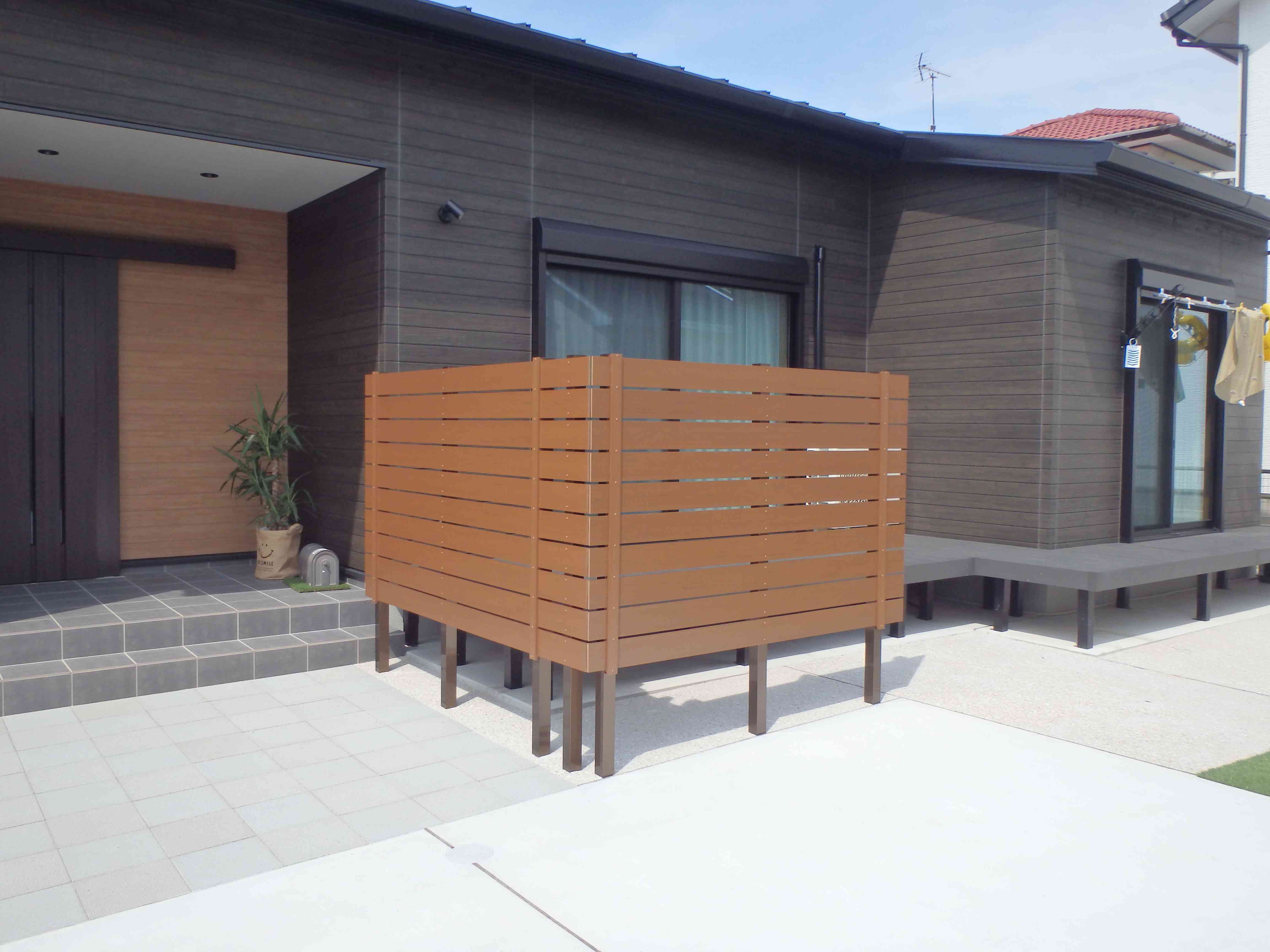 　217　一部分を隠すフェンスです。オシャレで面白いです。