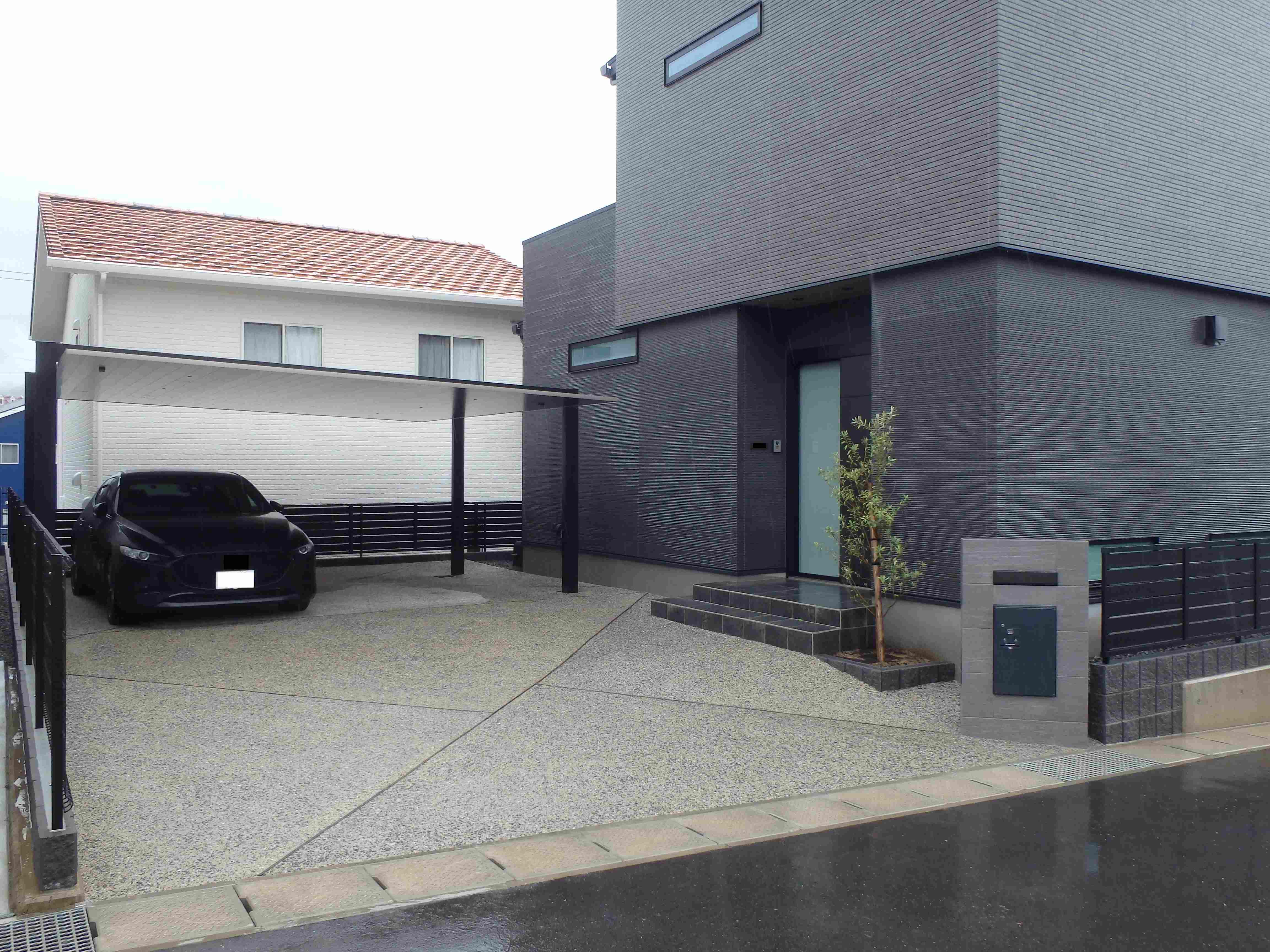 　220　建物に合った外構が都会的でとてもオシャレです。