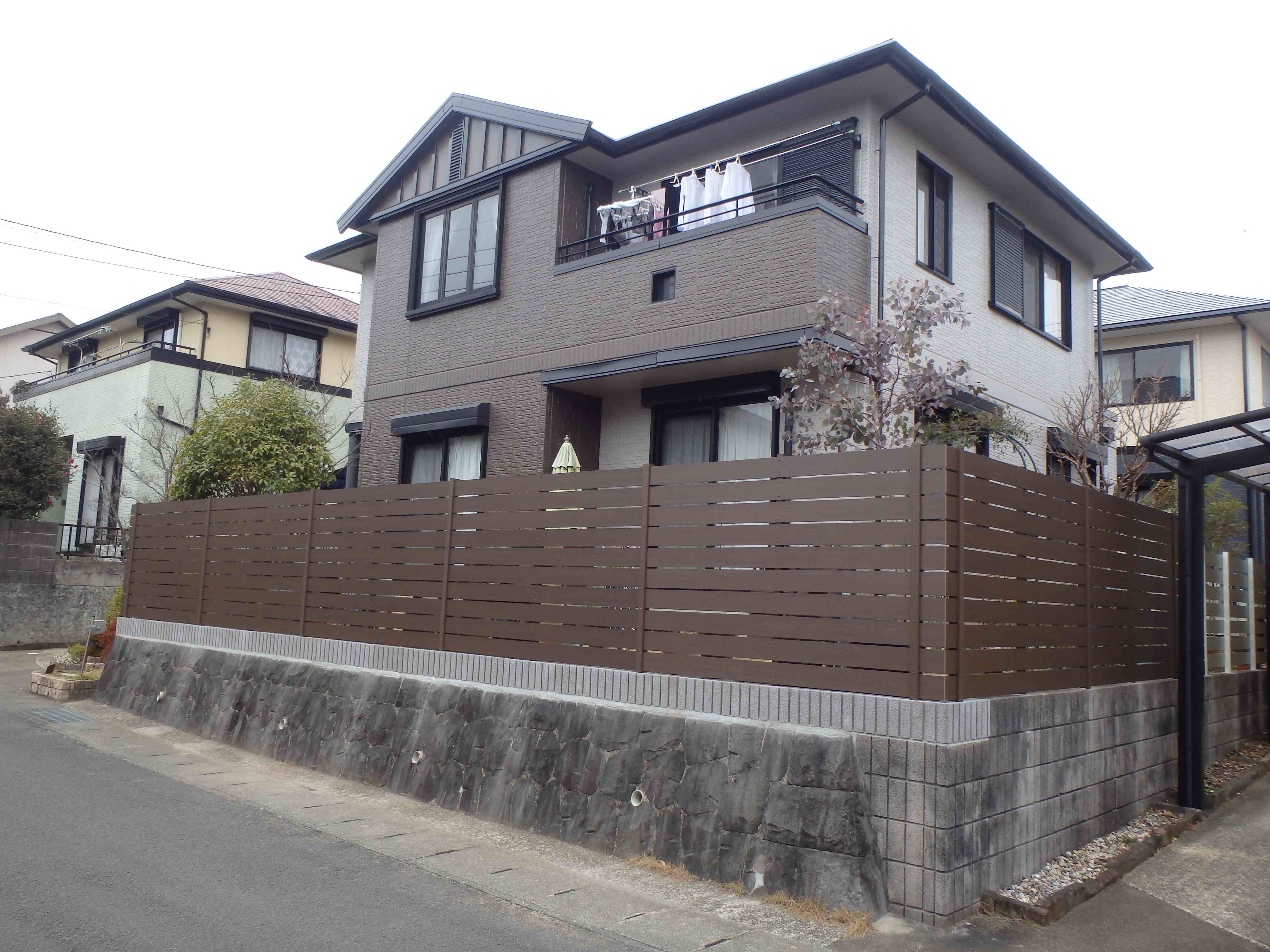 　227　手入れが大変だった生垣もスッキリきれい、手間いらずになりました。