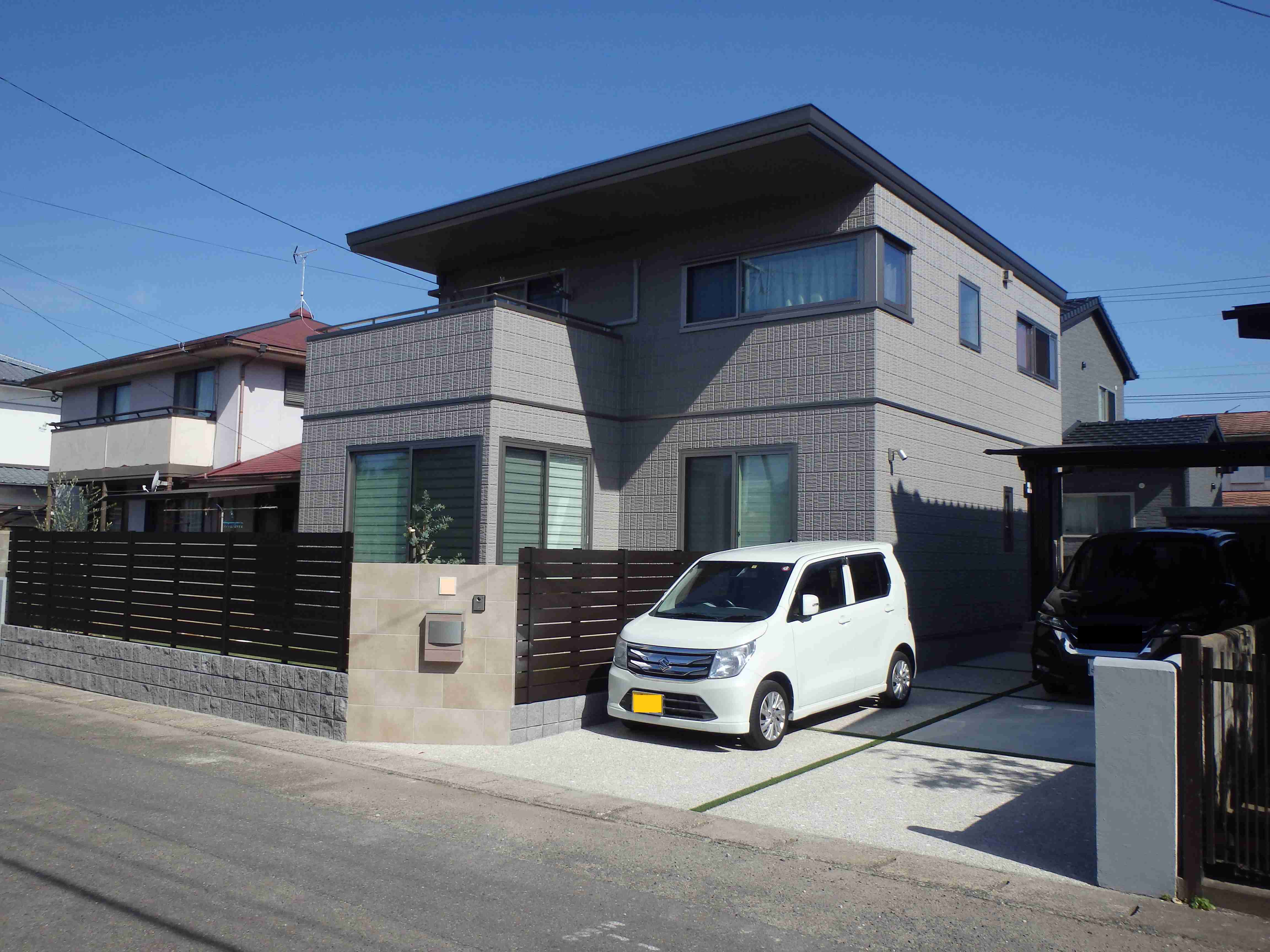 　236　門柱のフェンスとの一体感がとてもオシャレでです。