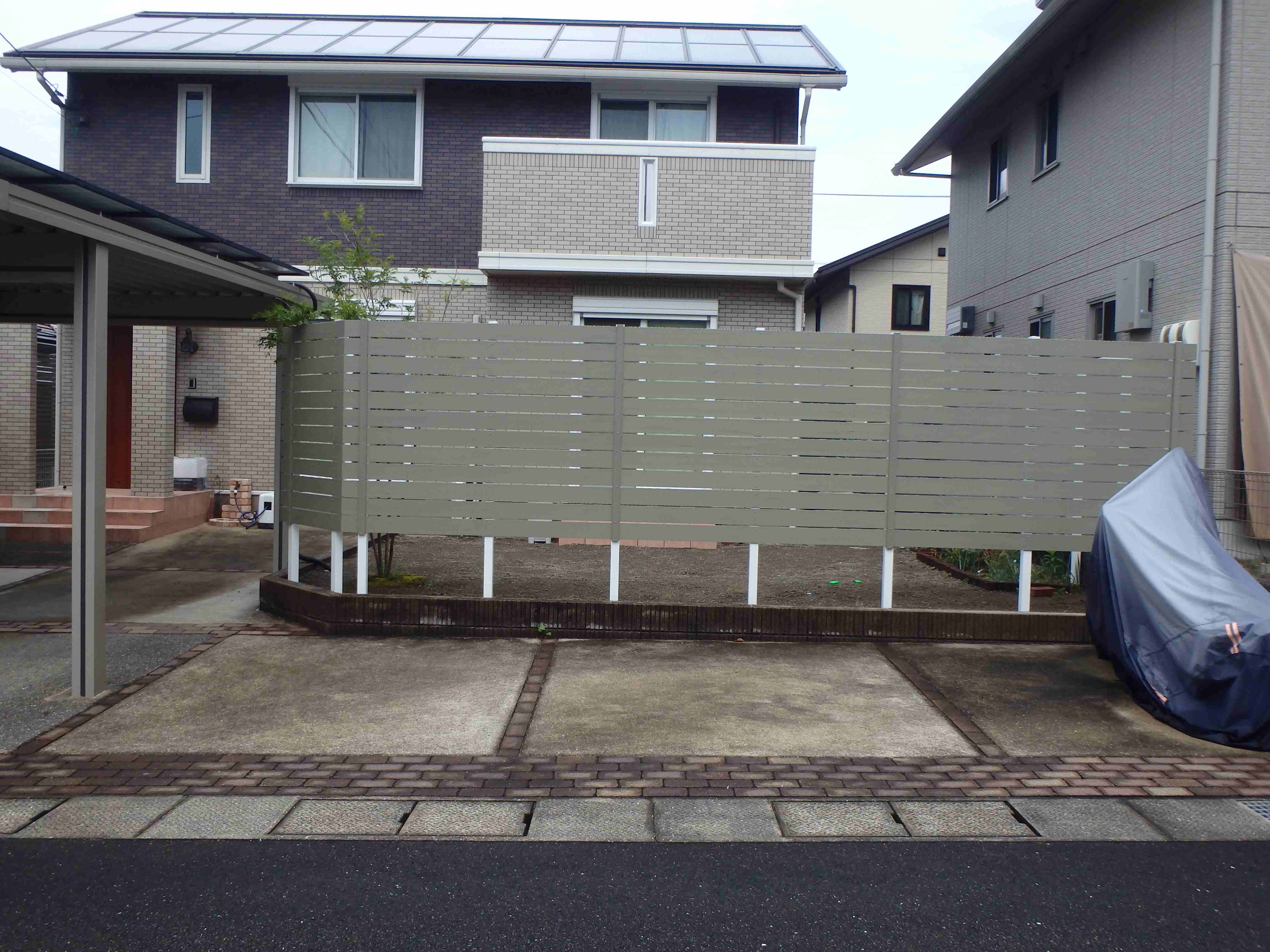 　243　ちょっと見えすぎでしたが、いい感じの目隠しフェンスができました。