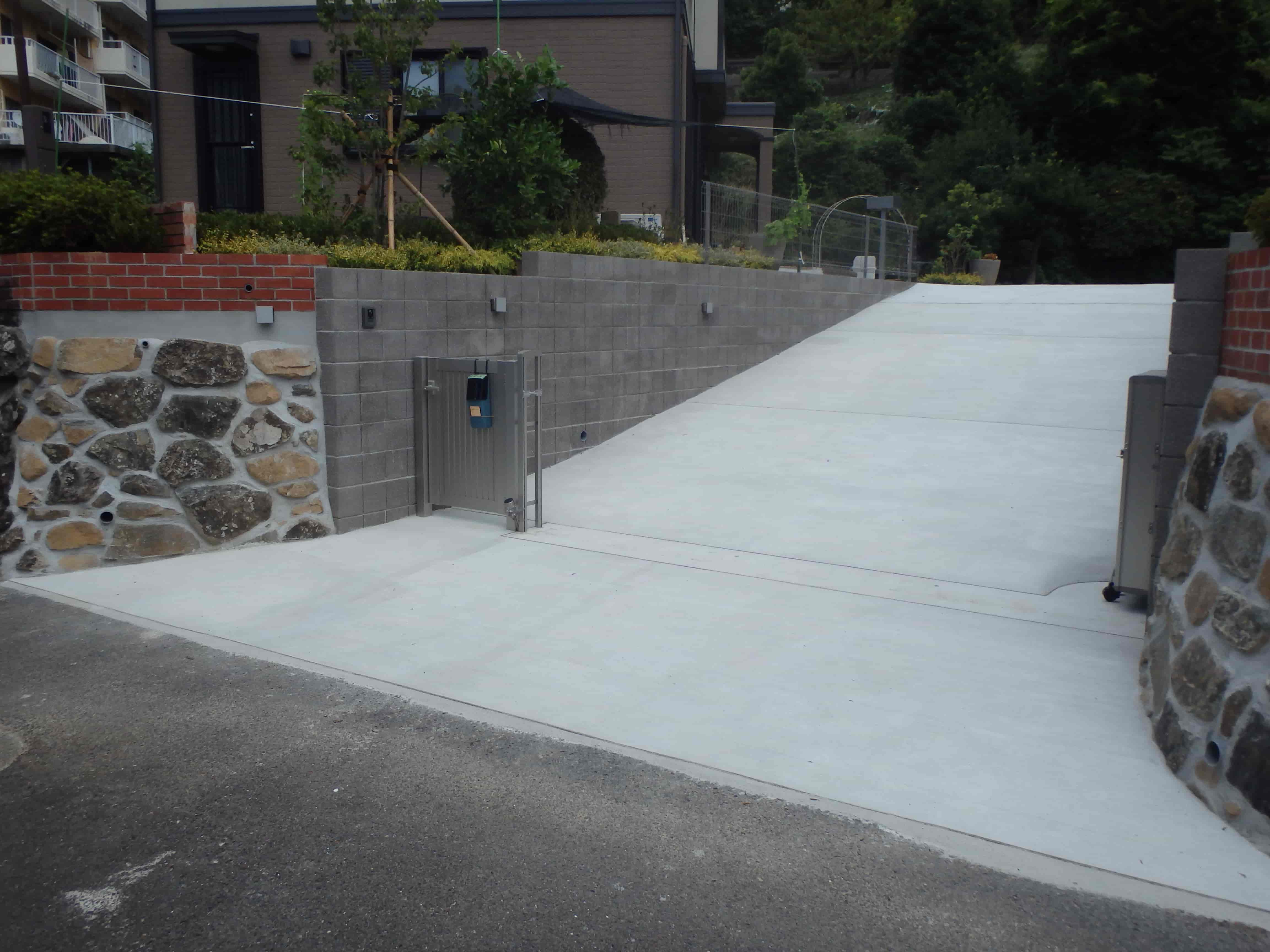 　267　車ごと玄関前に行けるほど広～いバリアフリー、大胆にスッキリ。