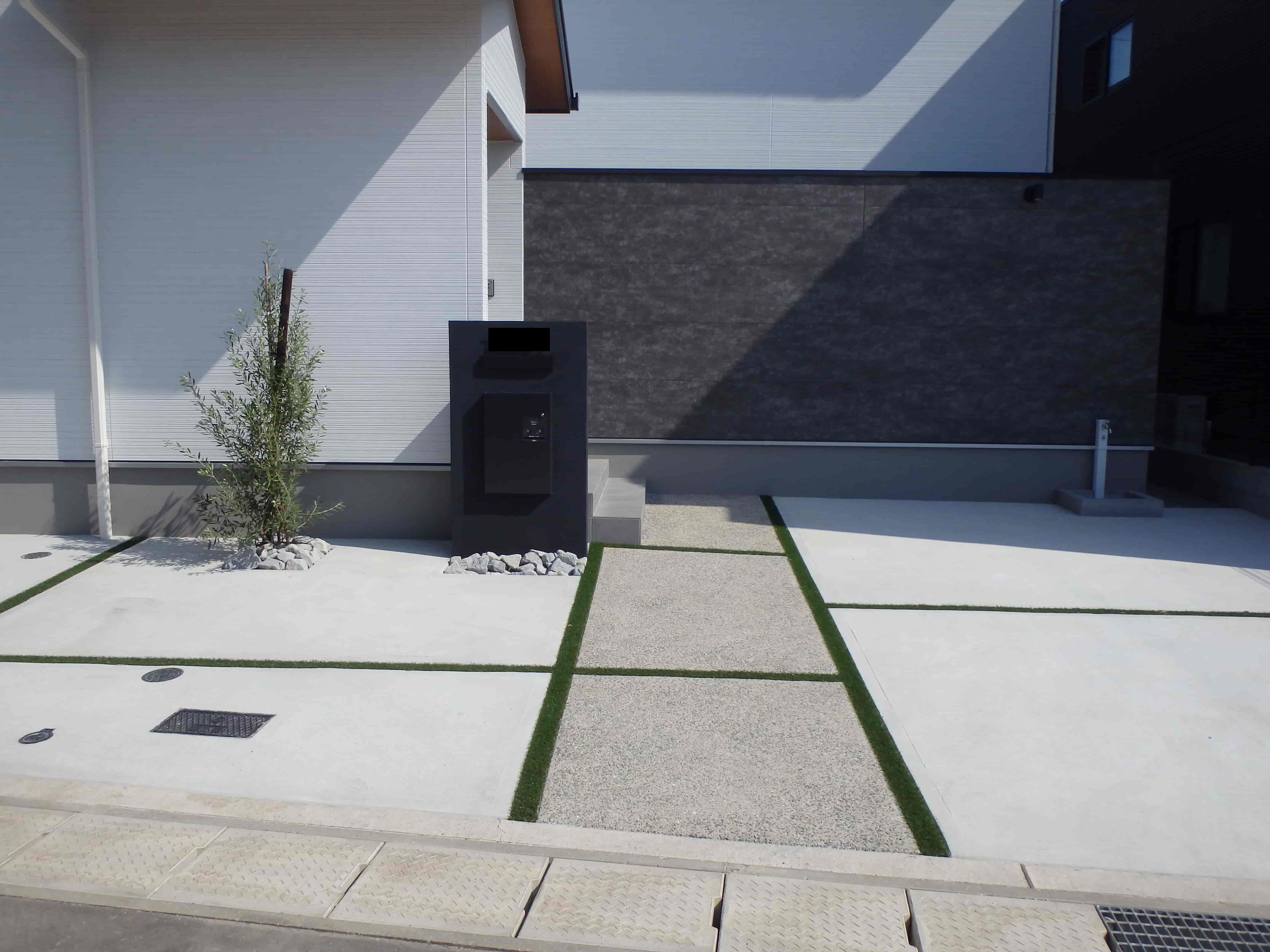 　273　和洋どちらの建物にも合うシンプルでお洒落な門扉です。