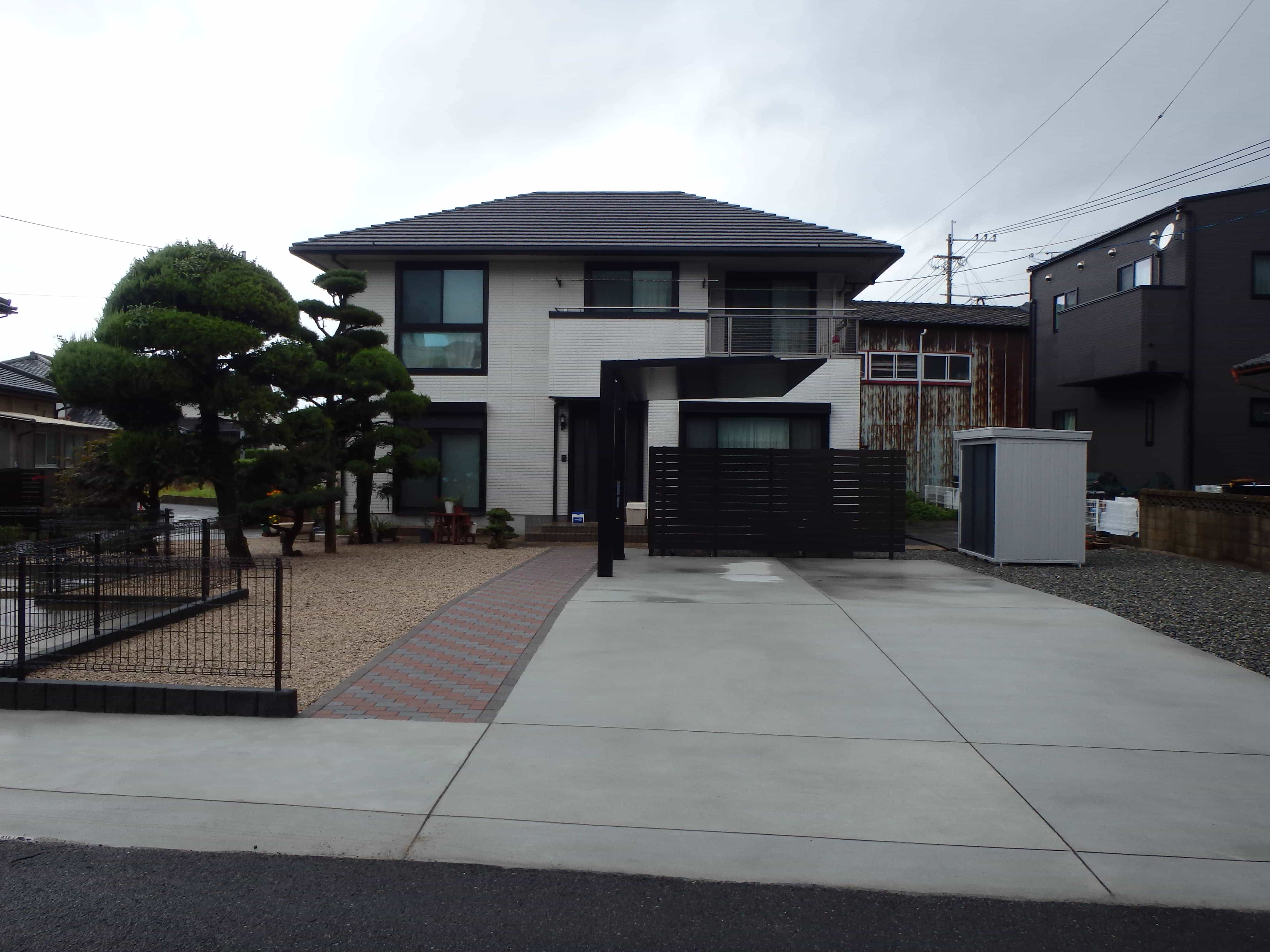 　281　広くてスッキリしたお庭ができました。とてもお洒落です。