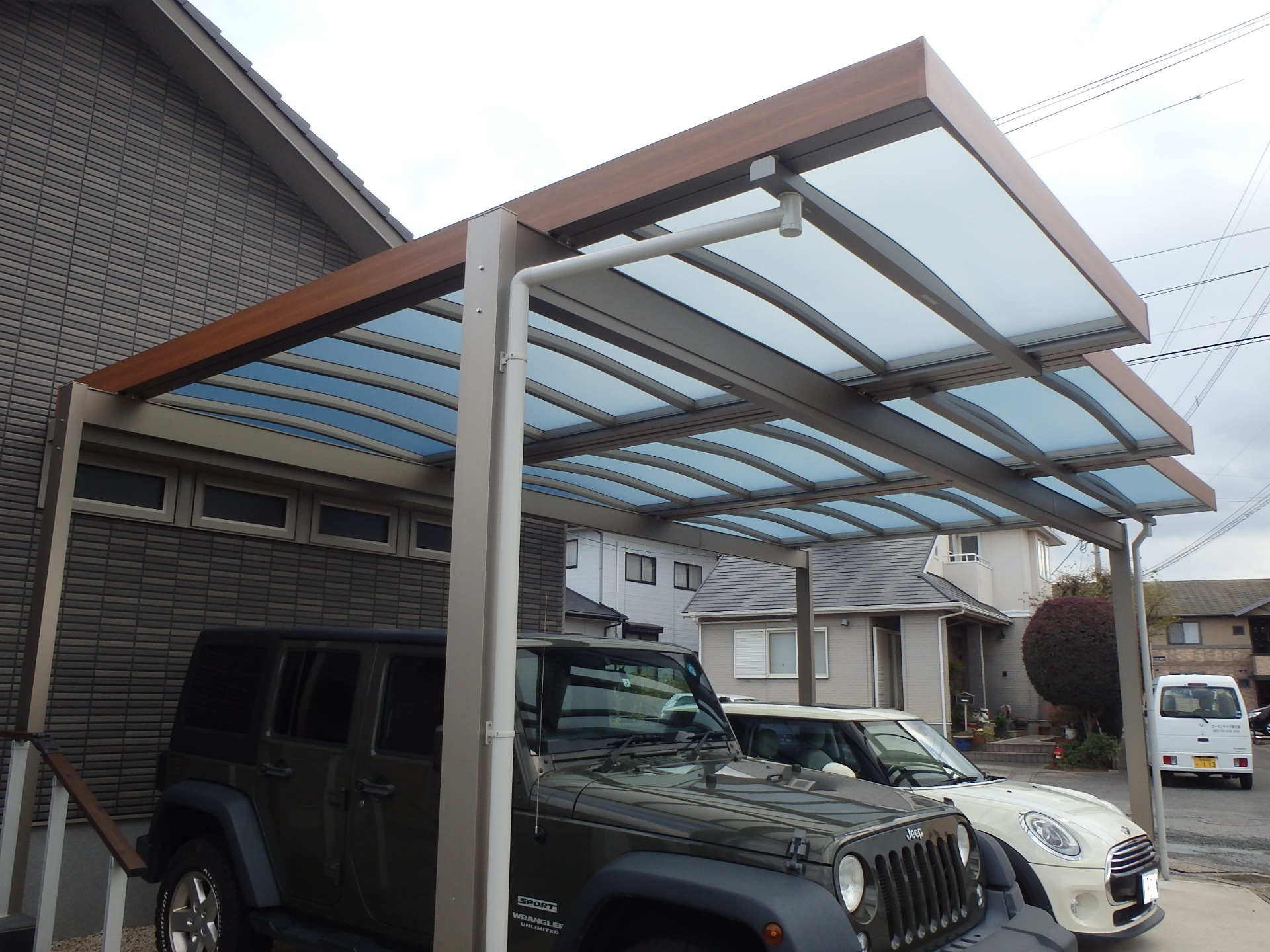　115　デザインされたおしゃれなカーポート。