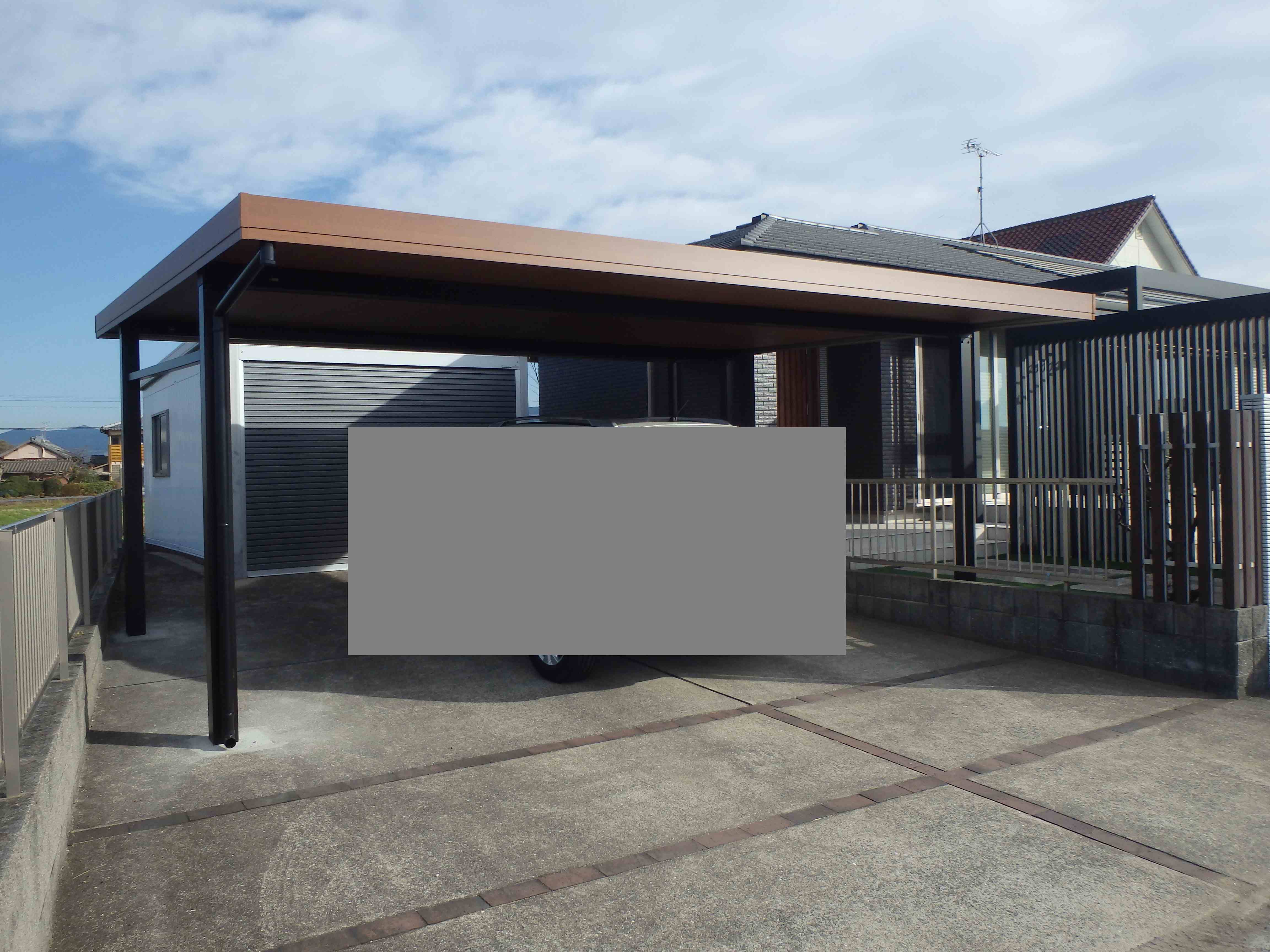 　222　ガッチリと安定感のあるカーポート、台風が来ても大丈夫そう。